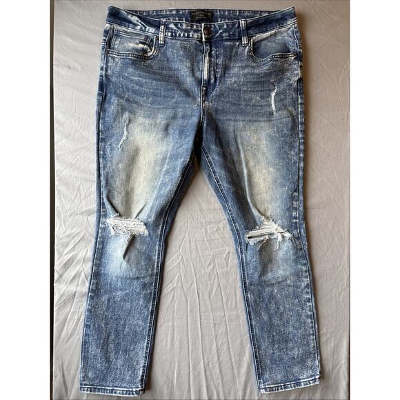 No Boundaries Denim - No Boundaries - Light Wash Distressed Jeans - Size 38x30